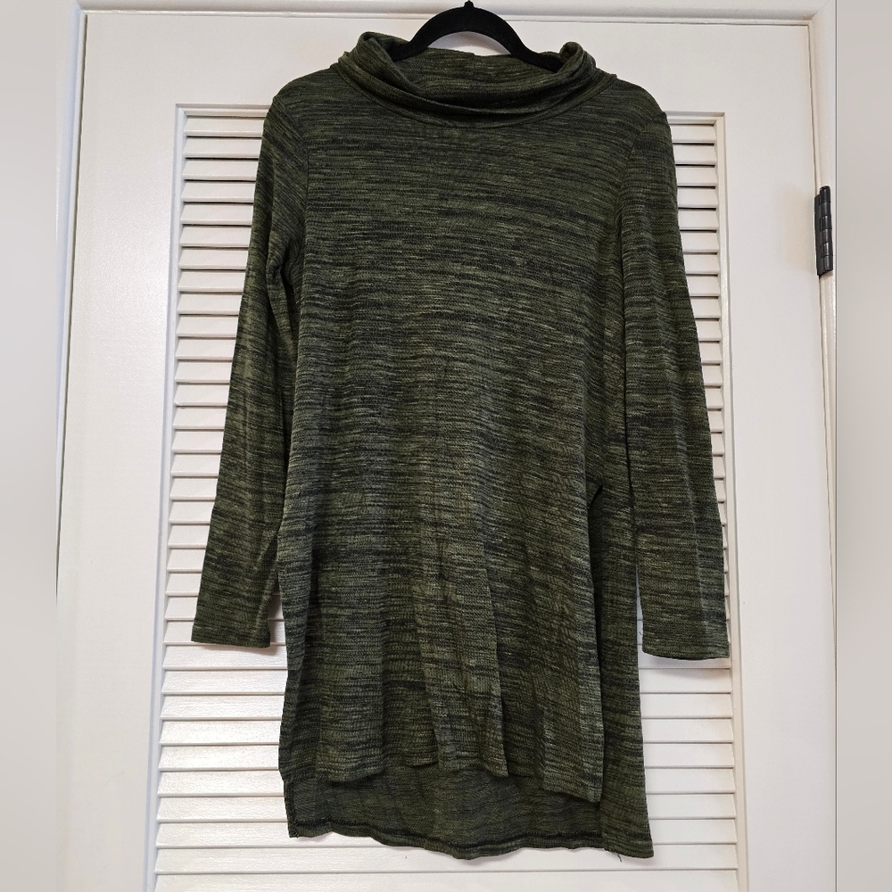 Chances R - Green Long-Sleeve Lightweight Tunic Top With Side Slits